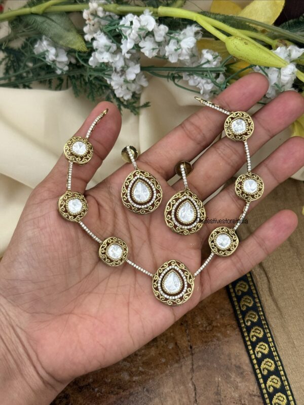 Kundan mini necklace set