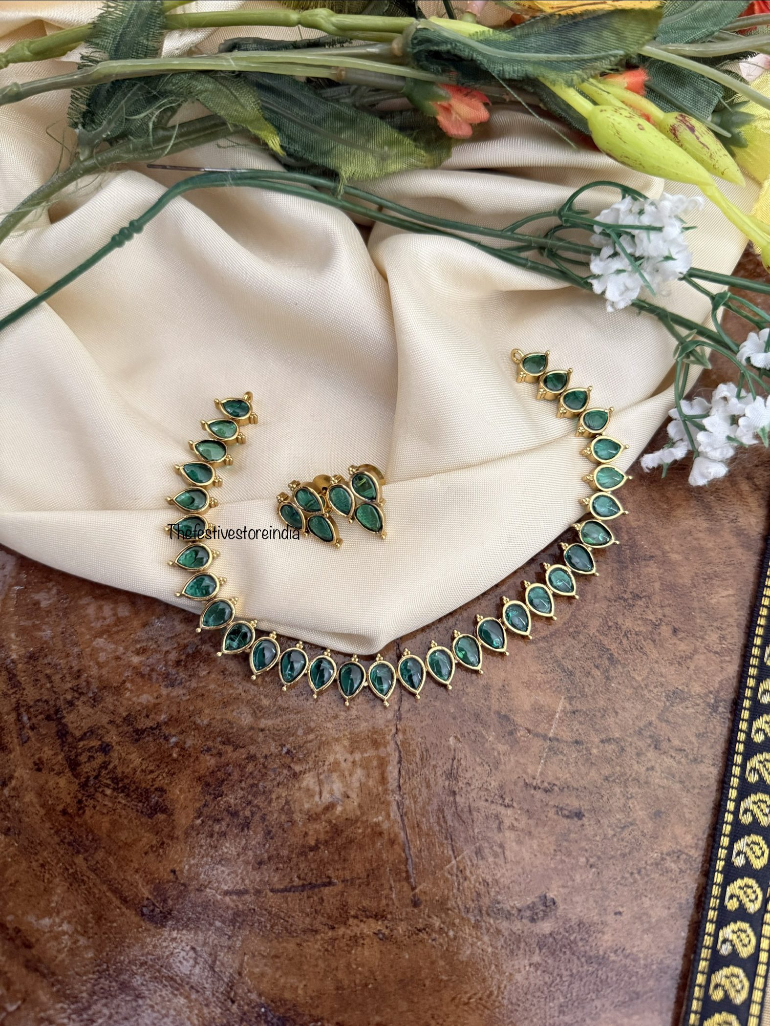 All green classic droplet style necklace set