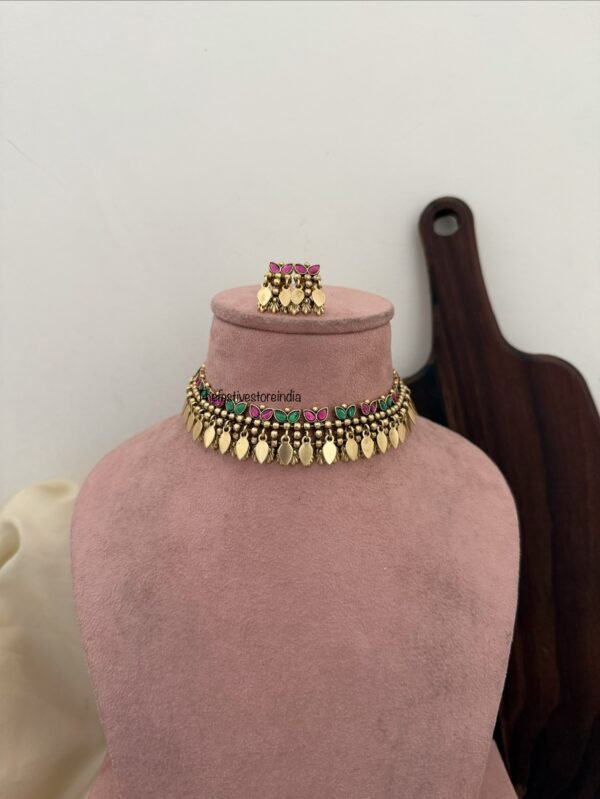 Elakkathali Kemp and green stones choker set