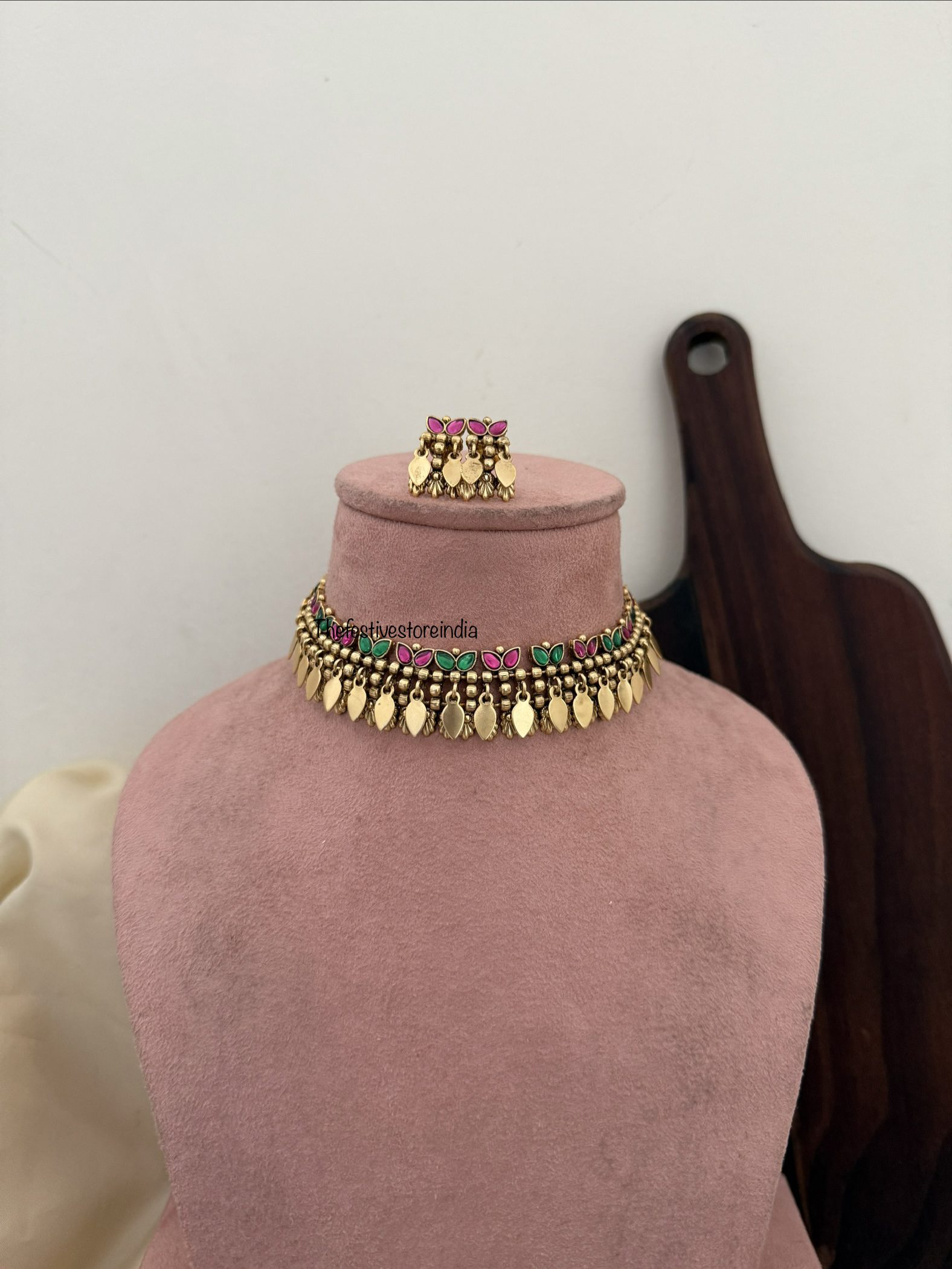 Elakkathali Kemp and green stones choker set