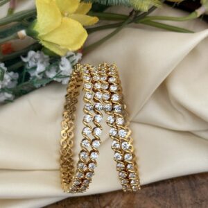 Set of 4 Diamond look bangles