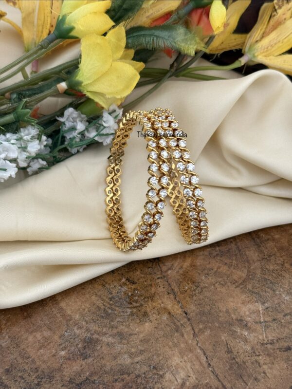 Set of 4 Diamond look bangles