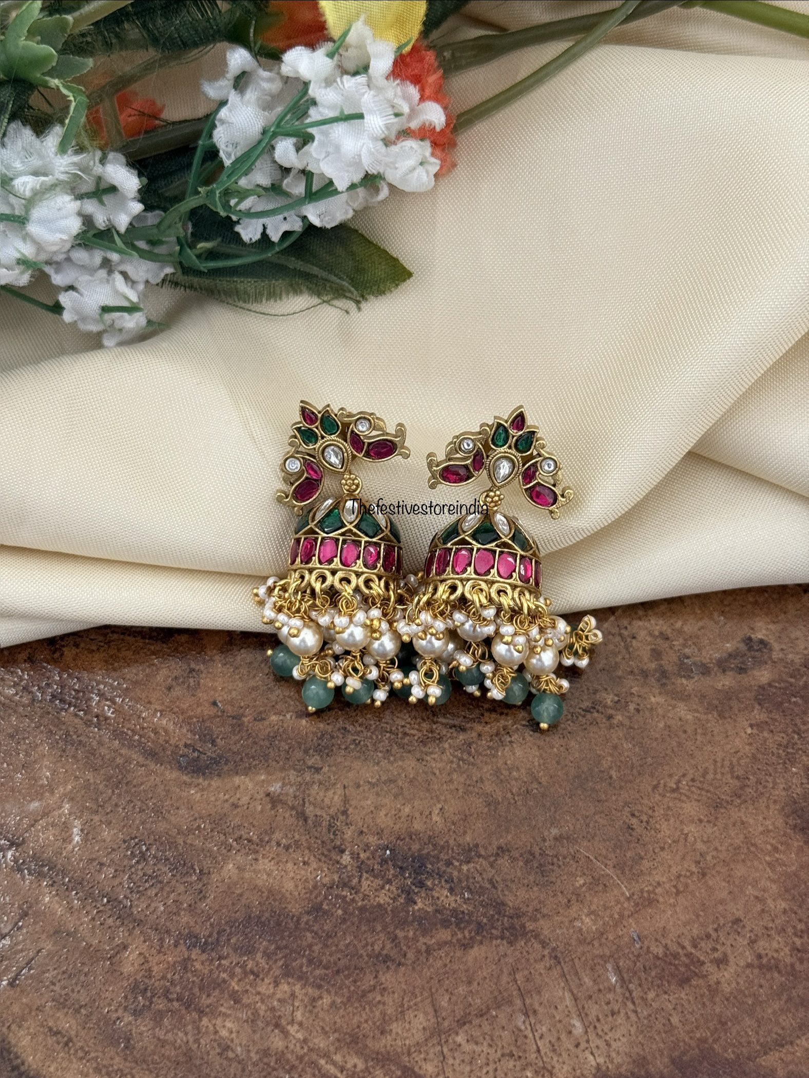 Jadau Navilu screwback jhumkas