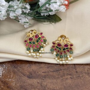 Jadau look Navilu earrings