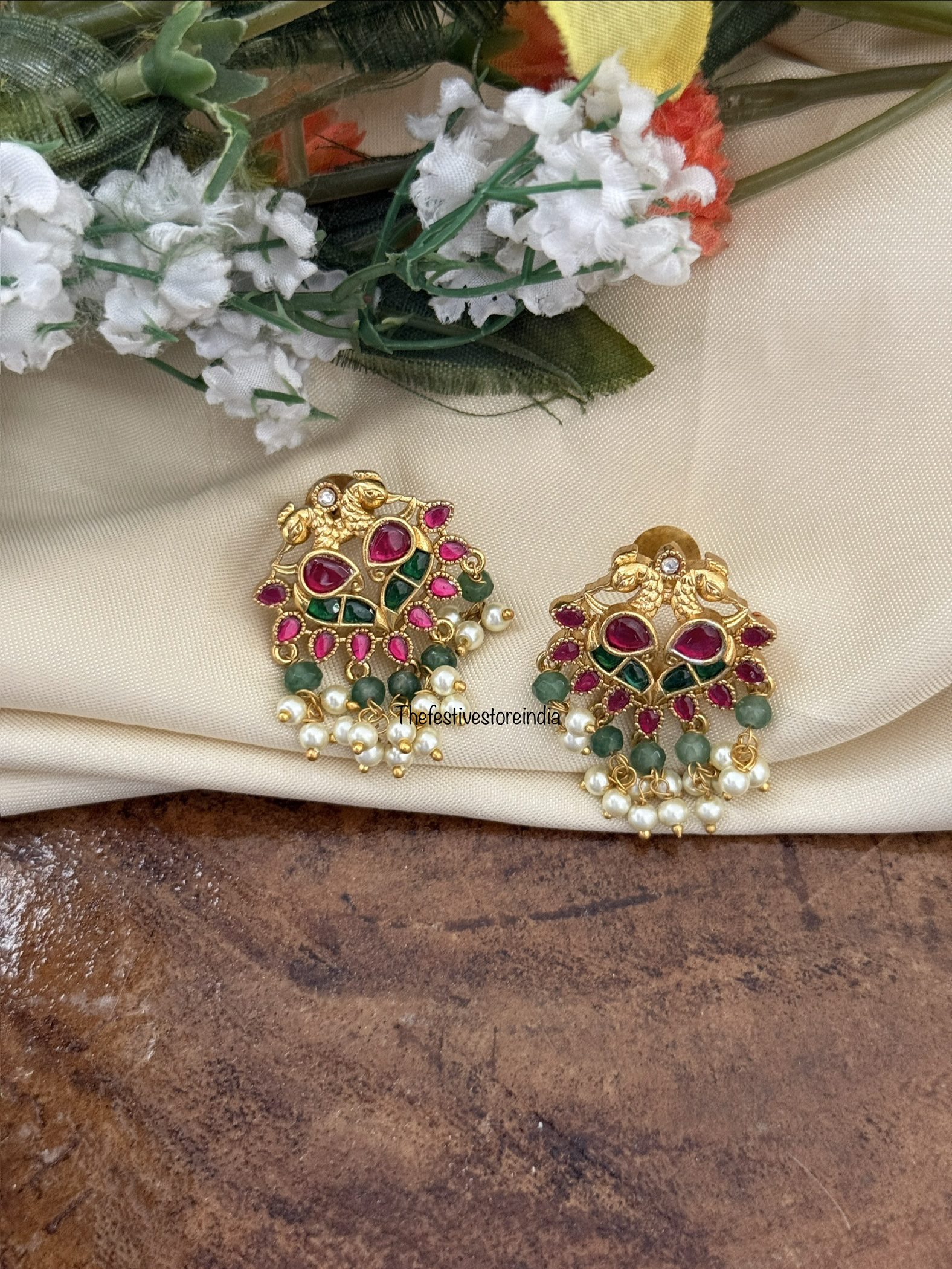 Jadau look Navilu earrings