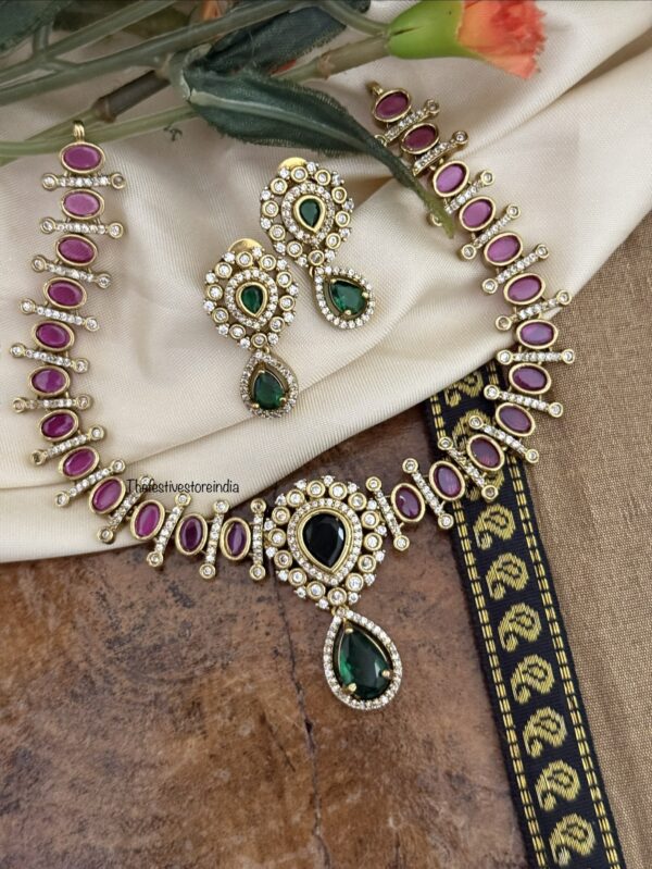 Rubyrose and green pendant necklace set