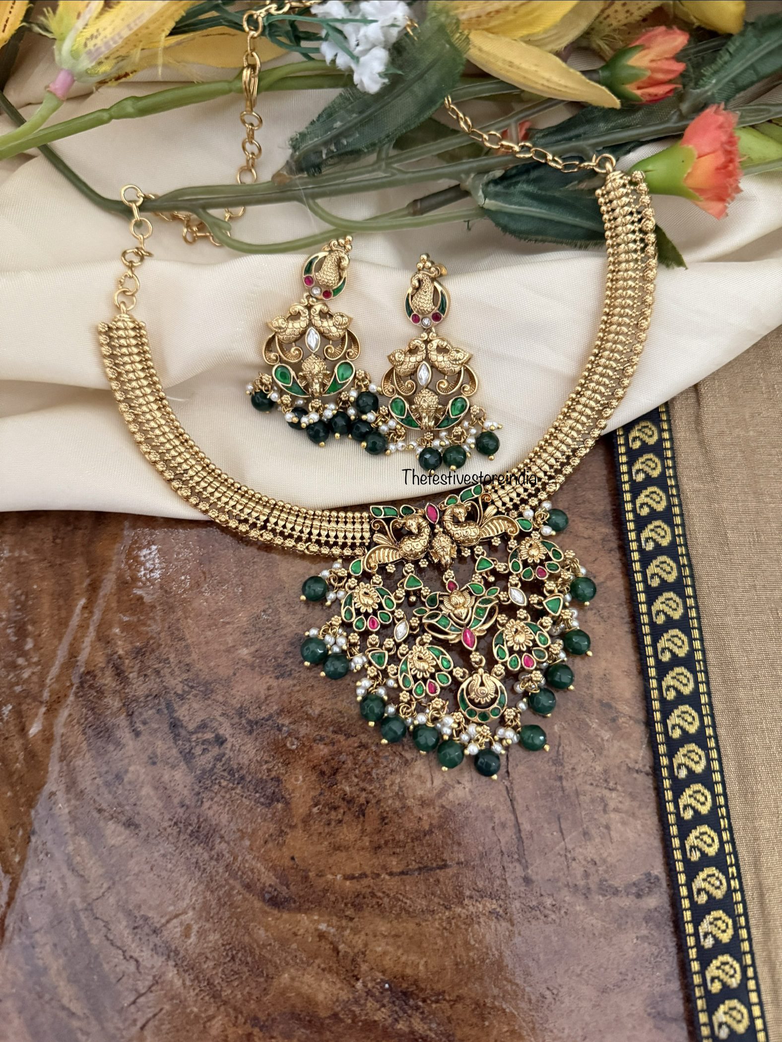 Navilu green drops pendant necklace set