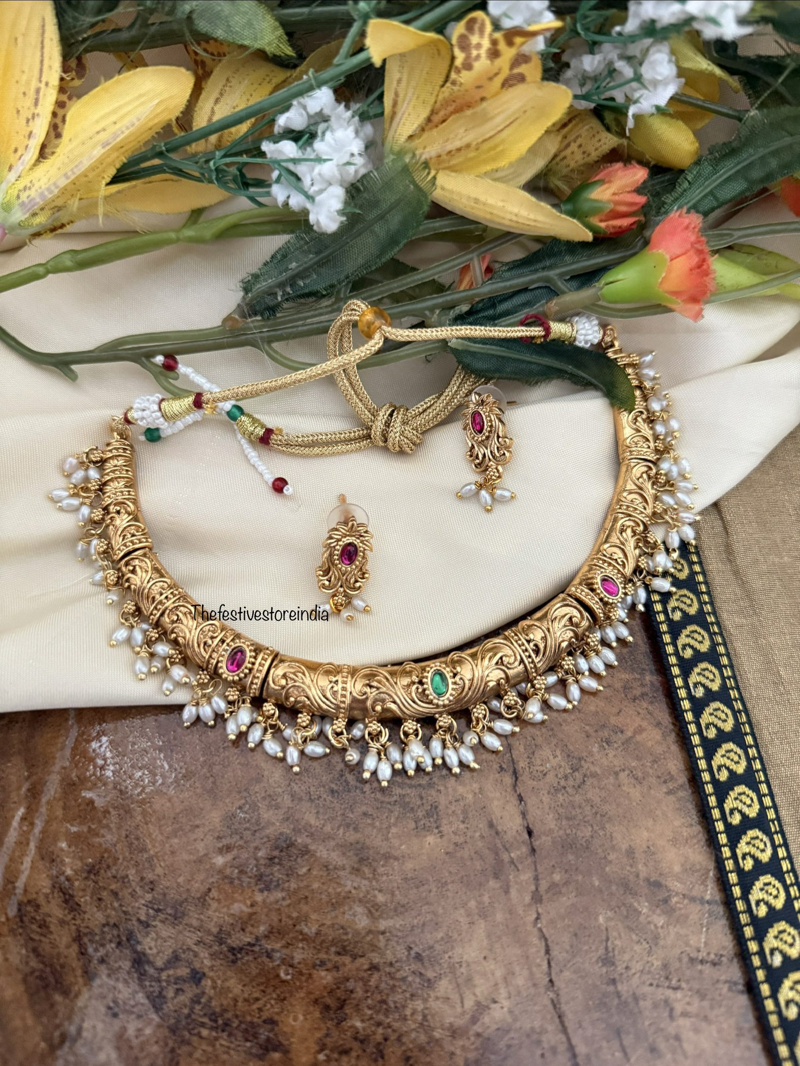 Rice pearls carved hasli set | Kanti