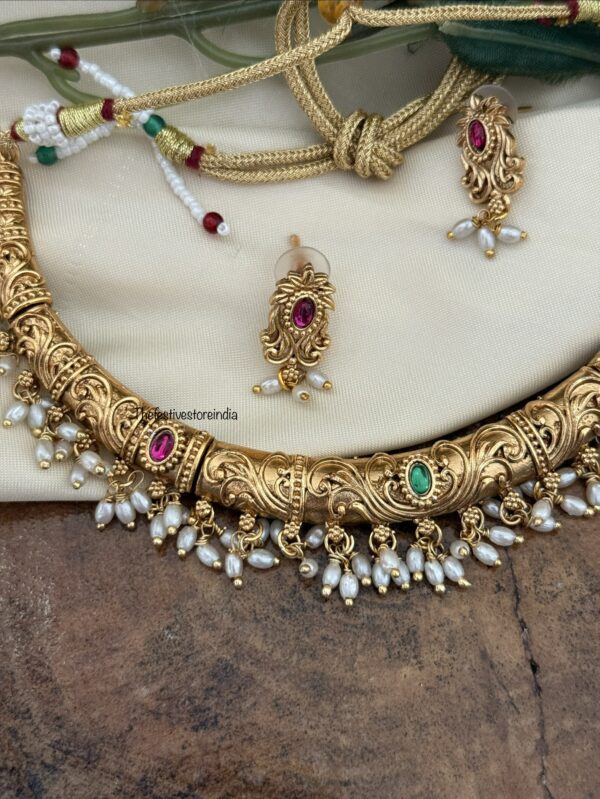 Rice pearls carved hasli set | Kanti