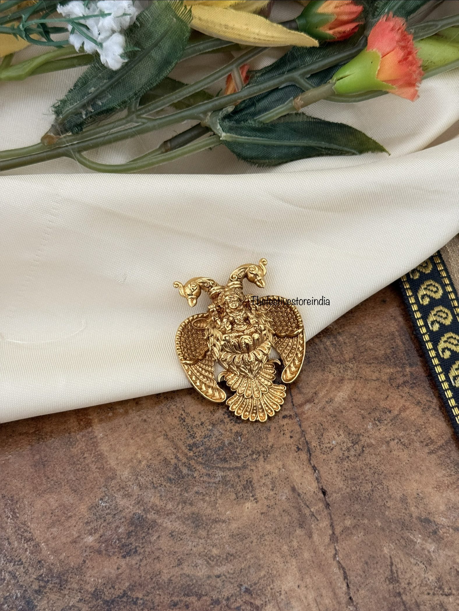 Lakshmi gandaberunda pendant