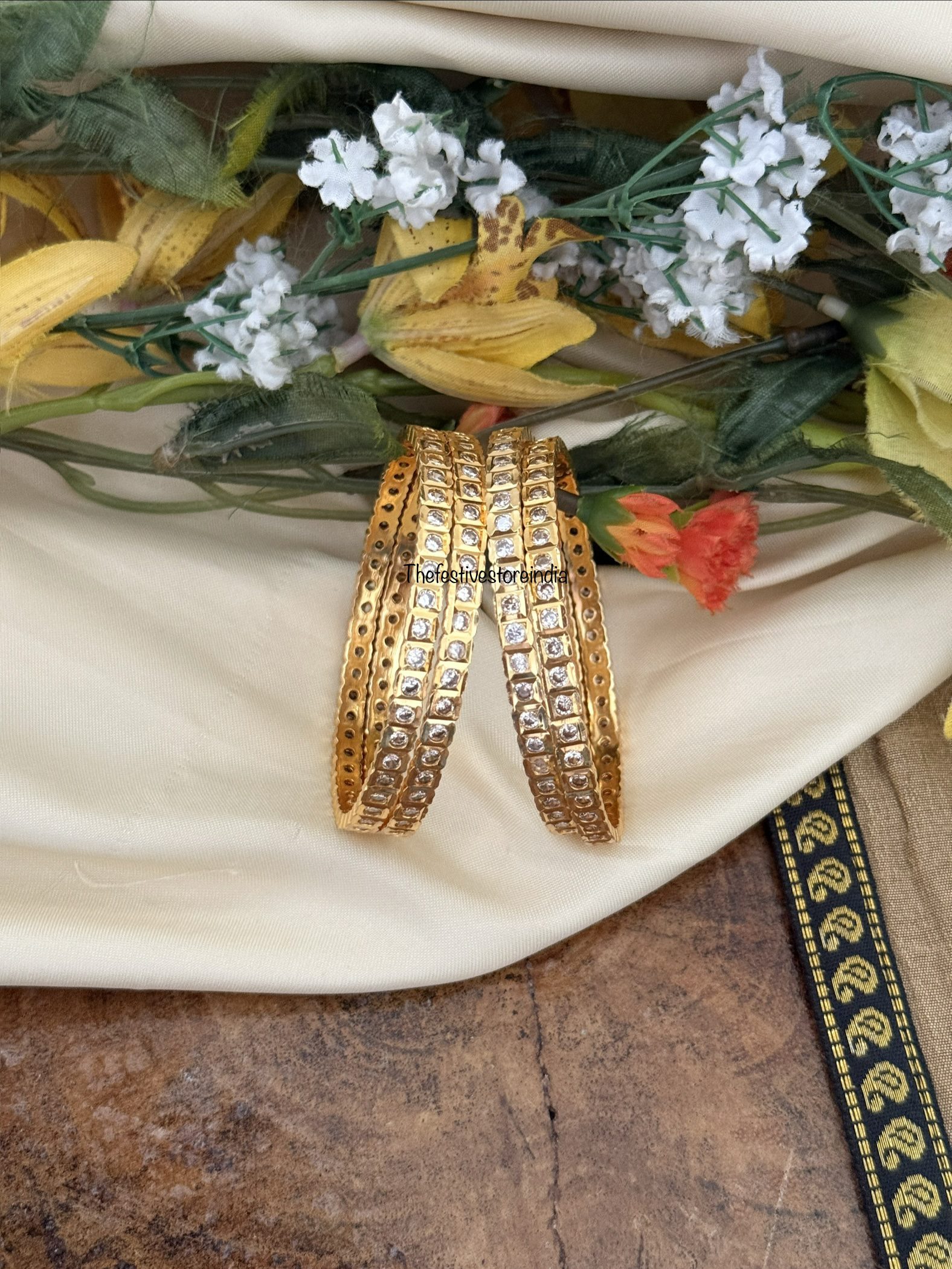 Set of 4 Gold look Panchaloha bangles