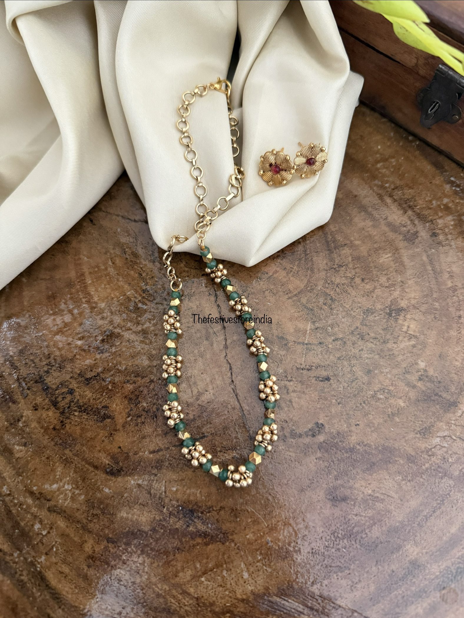 Simple green beads necklace set