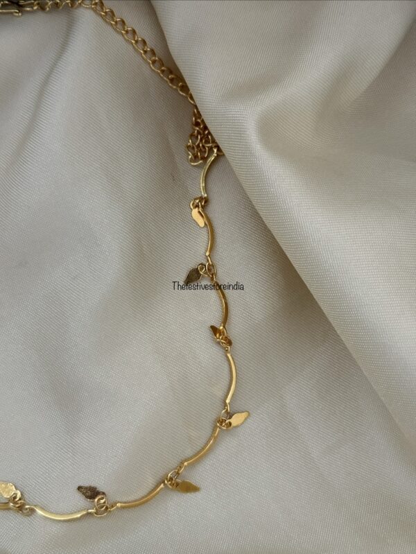 Simple single line Elakkathali chain